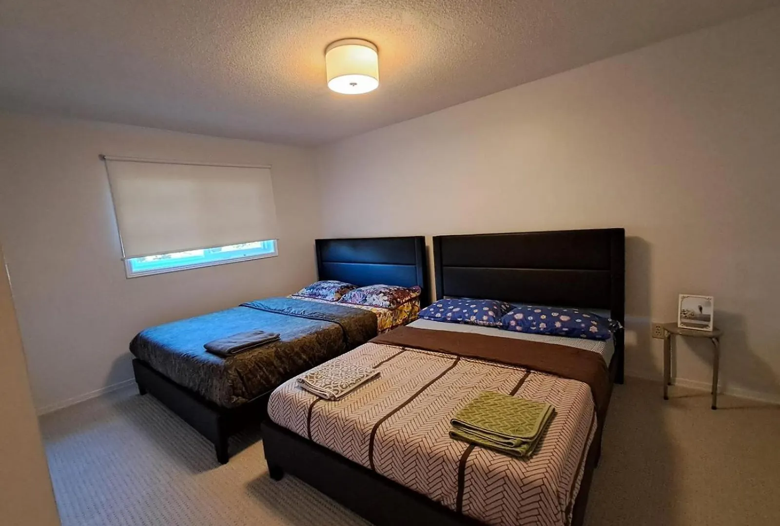 Budget Square One-Pearson Room- Free Wifi& Parking Mississauga Canada