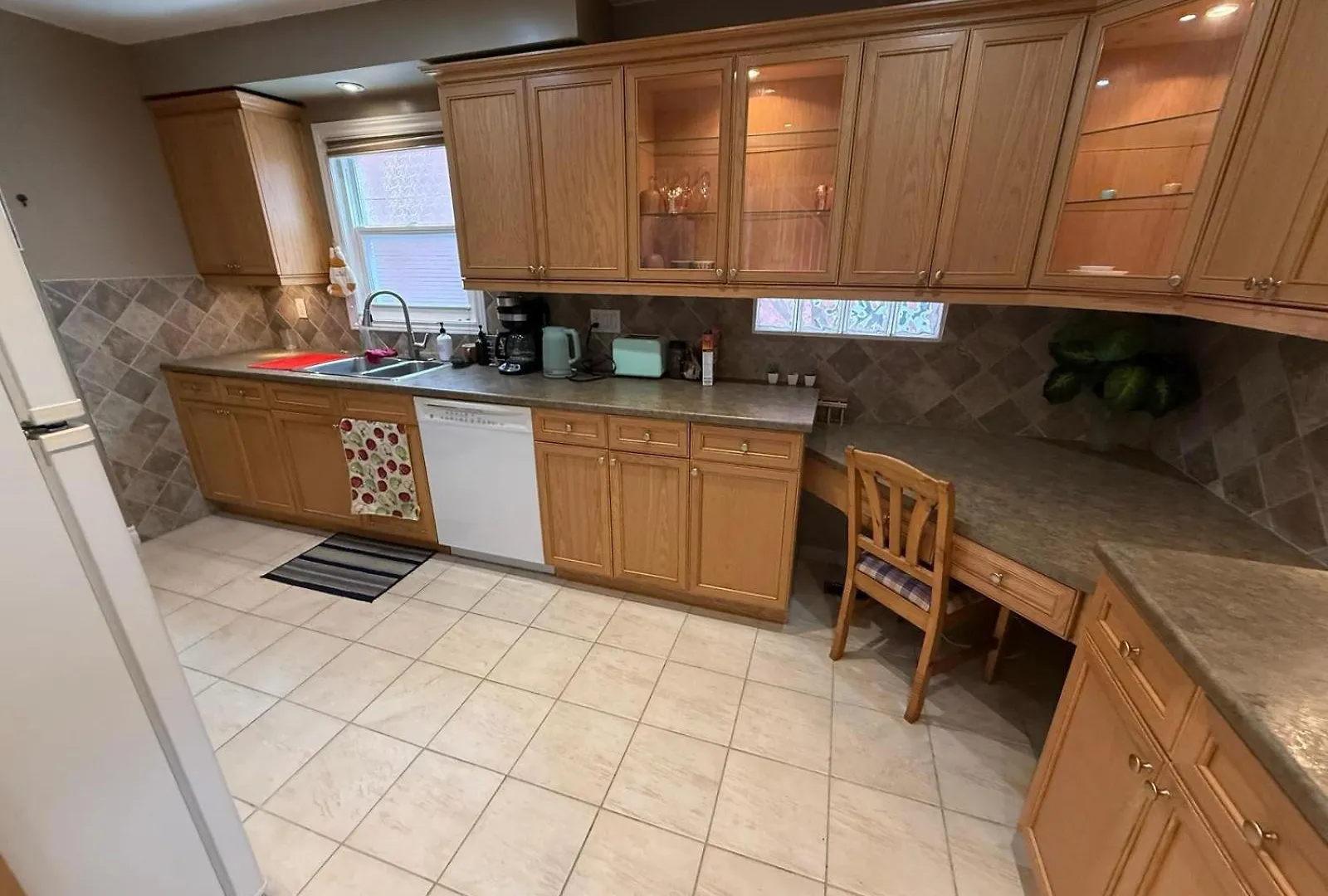 Homestay Budget Square One-Pearson Room- Free Wifi& Parking Mississauga